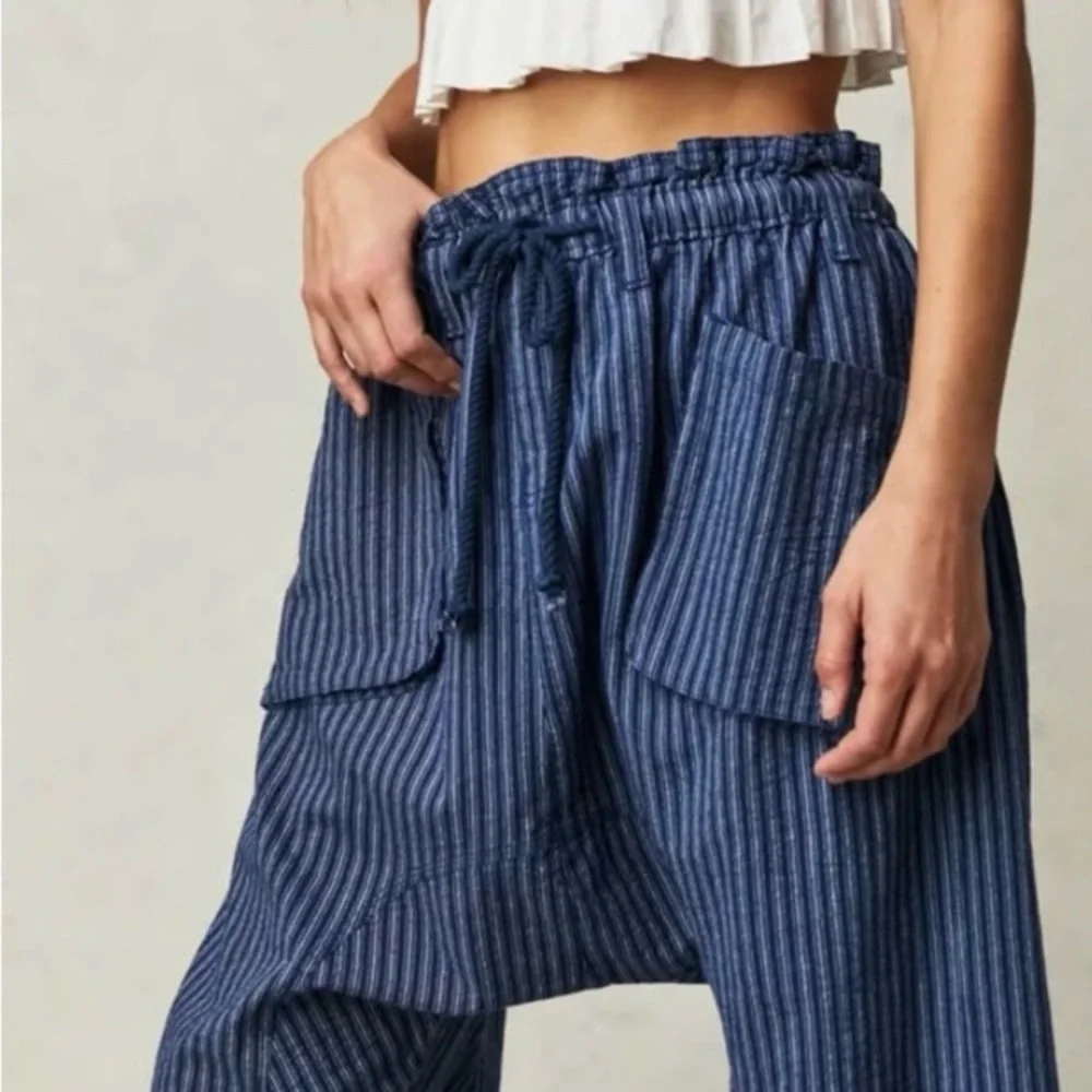 Free People Blue Paper Bag Runyon Harem Pinstripe Jeans Size XS EUC - Picture 2 of 14